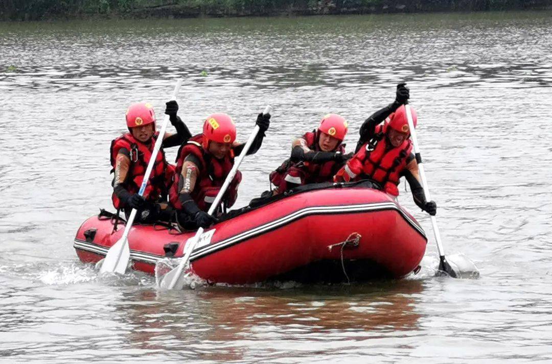 智璟全能橡膠艇：九人載重，無(wú)懼嚴(yán)苛水域
